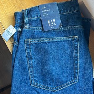 *BRAND NEW* Tags still on 32x30 midrise straight leg GAP jeans